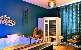 MoonLOVE, SPA/Sauna et Jacuzzi privés, charme et détente.